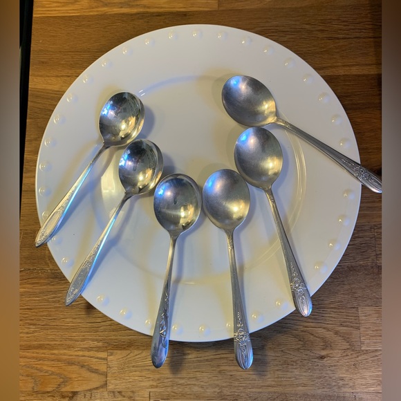 6 vintage Silverplate soup spoons - Picture 1 of 12
